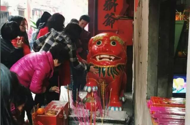 行头桥摸石狮